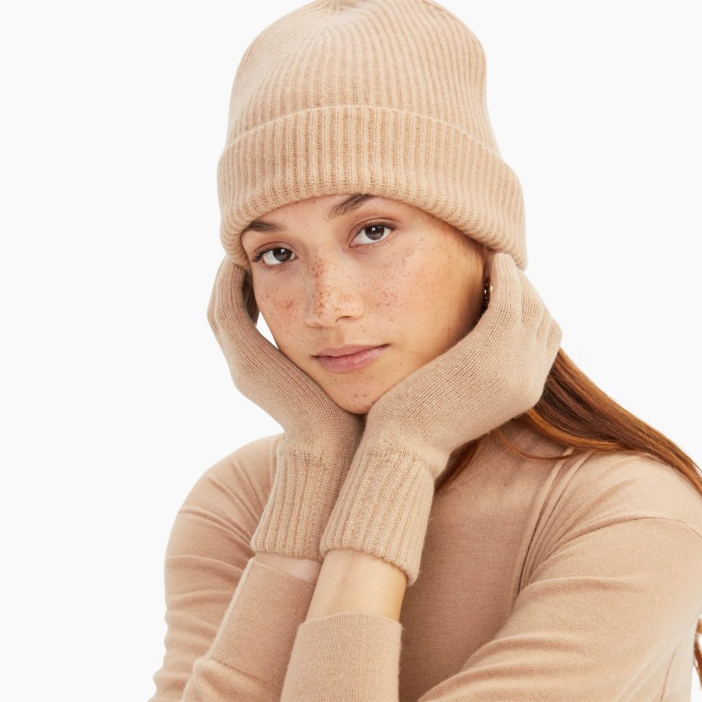 ethical-sustainable-natural-cashmere-winter-gloves-naadam-the-filtery