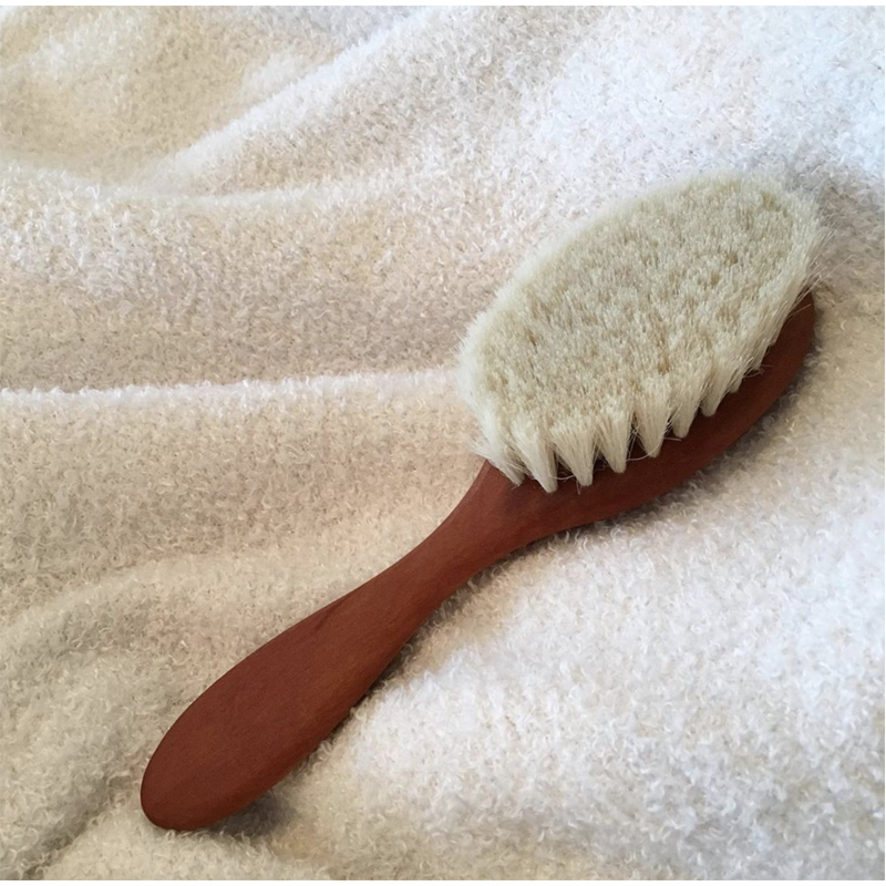 plastic free hair brush from earthhero